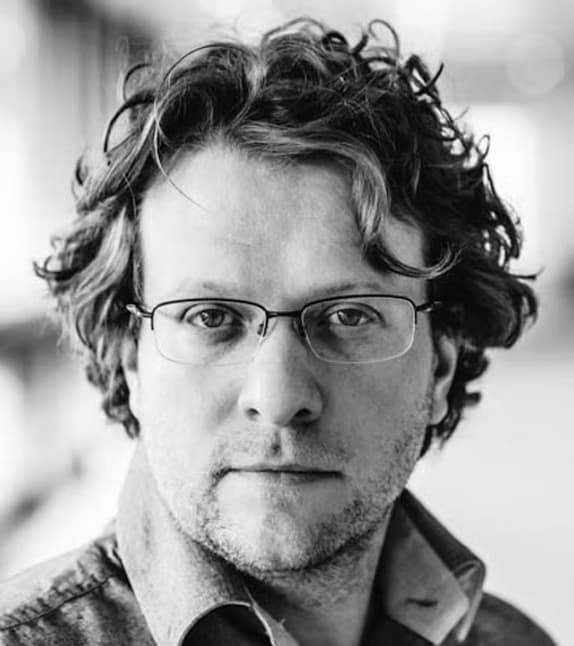 Peter Pomerantsev headshot