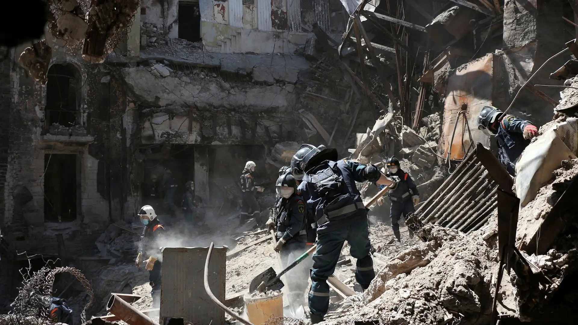 Peter Pomerantsev: Putins största lögner om kriget planeras i tyst samförstånd